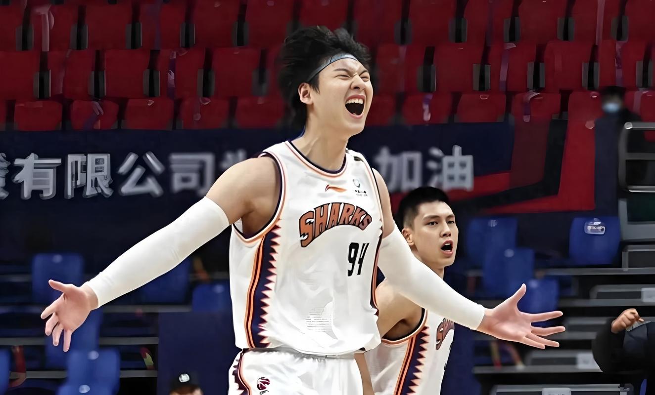 【练出来了！】偰李永炜生涯新高26分！大鲨鱼再取三连胜