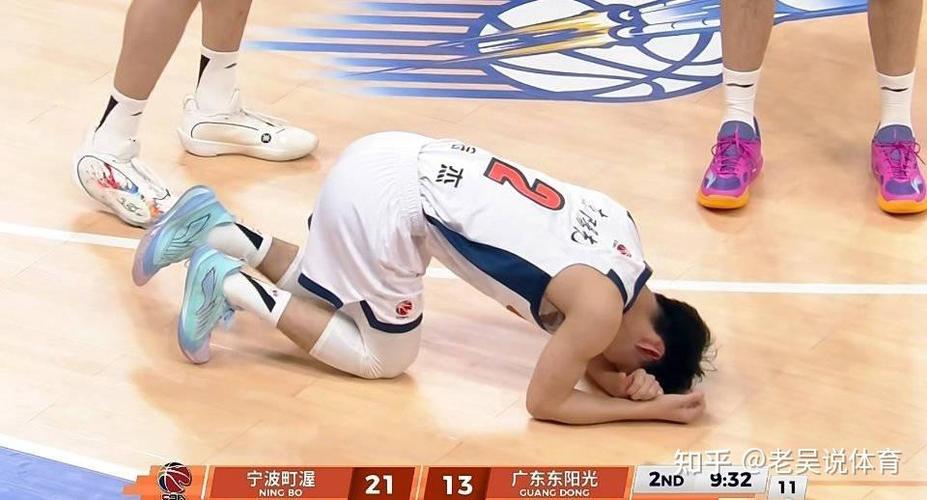 CBA疯狂一夜！徐杰受伤广东惨败宁波，北京逆转失败，上海大胜