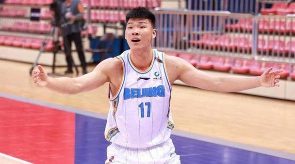 青岛8987险胜北京，段昂君三分9中8，赵睿10+5+11关键两罚不中