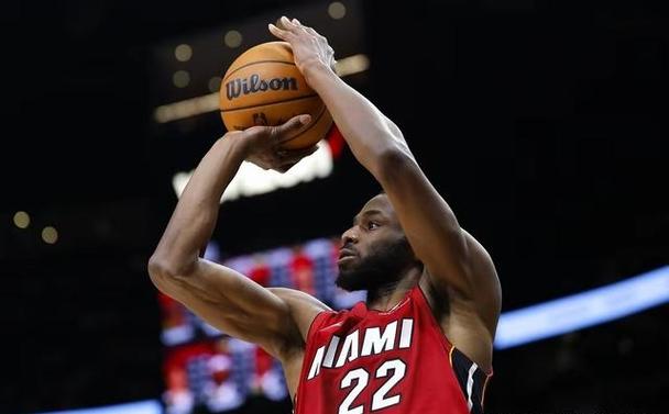 热火官宣：米切尔&鲍威尔&希罗将缺阵今日战公牛