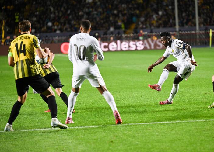 皇马本场上半场射门6次，本赛季主场比赛仅次于对阵曼城的5次