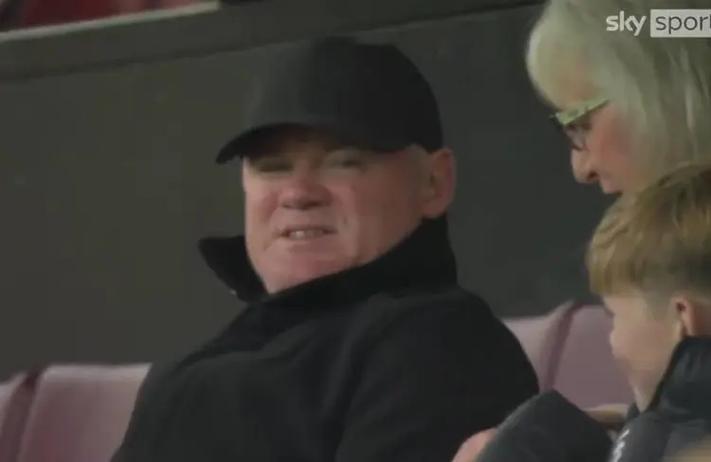 心情不错，鲁尼在老特拉福德现场观战曼联vs富勒姆