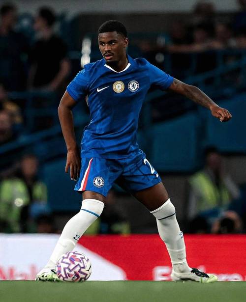 防住对方读秒争顶，小查洛巴调侃阿雷奥拉：你去不了本菲卡