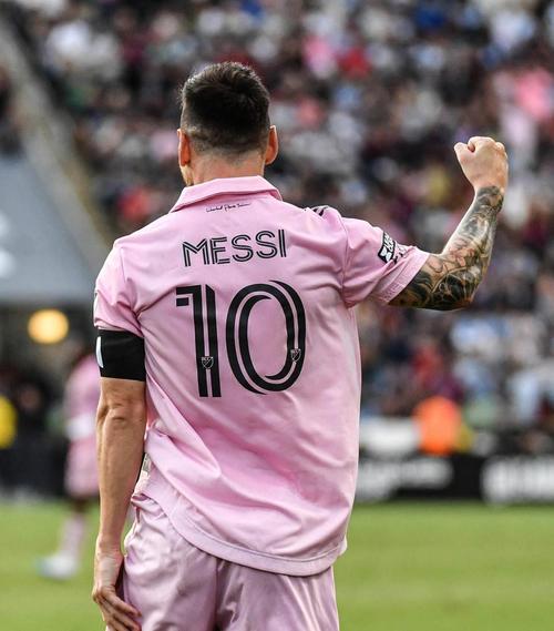 特里拍卖同行落场球衣：梅西接近20万！C罗高于10万！