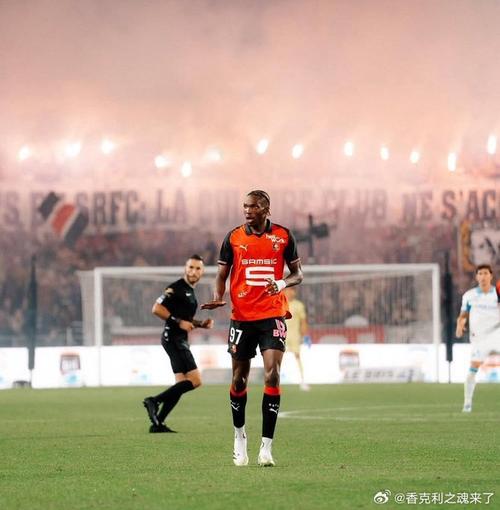 记者：切尔西和利物浦都在谈雅凯，雷恩坚称冬窗不放人