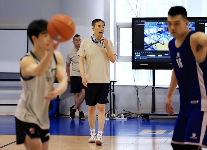 许利民透露北京男篮伤病恢复情况，四将请战心切，签麦基有新进展