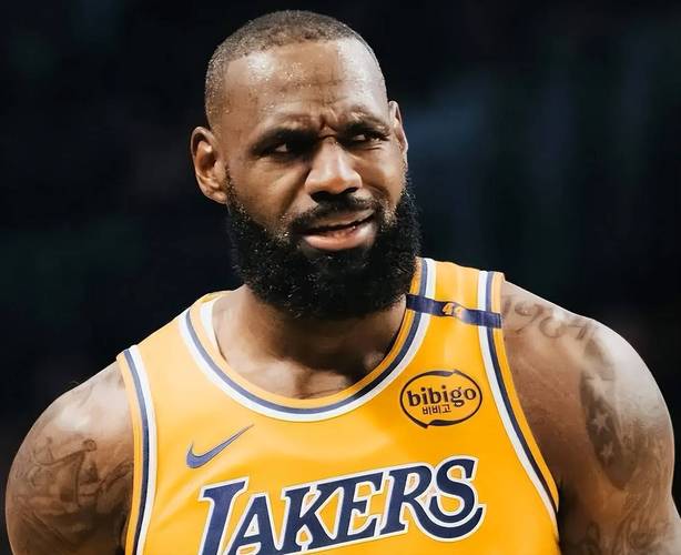 迈克布朗：詹姆斯天赋非常强！人品更是无法被挑剔！