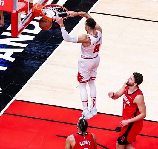 火箭2连胜，乌度卡再变阵！锋线大闸复出，重回首发！2老将被雪藏