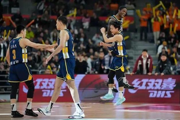 终于来了！广东“双王牌”驰援杜锋，打爆上海队没悬念了