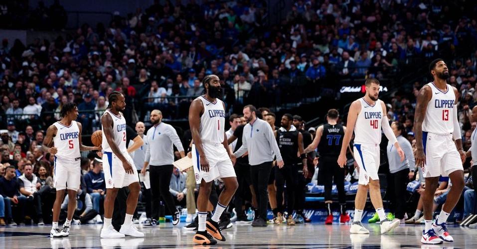 16胜3负联盟第一！场均轰55+10+11，你们再这么打，联盟大结局了