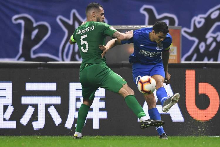 真正大鱼！大连英博白捡一个宝贝，喜签中超新孔卡，搅乱争冠格局