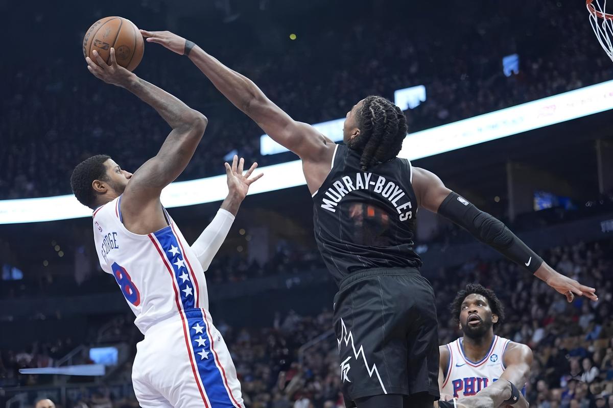 你敢信40+11!恩比德彻底复活!禁赛乔治立大功!