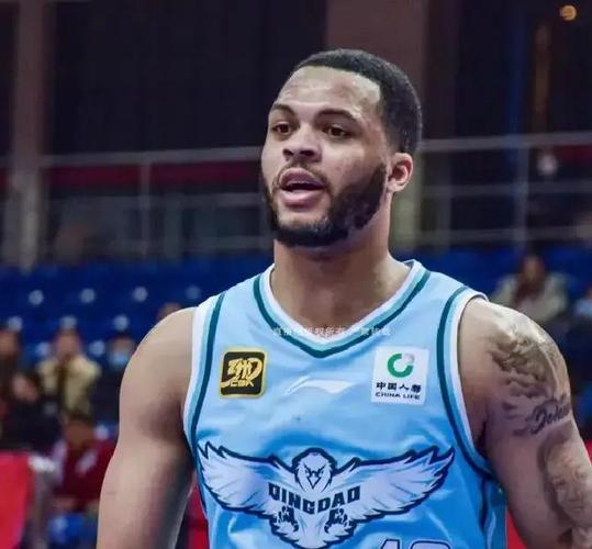 CBA官方：青岛外援韦瑟斯庞对裁判使用侮辱性语言被罚款3万