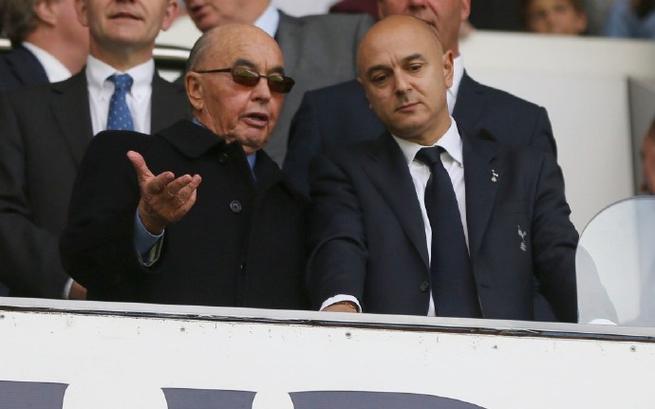 TA：现在没有“列维形状的盾牌”来替刘易斯家族挡住批评了