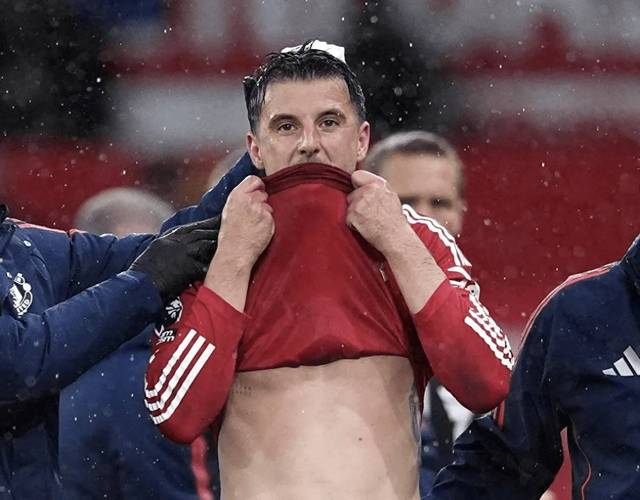 曼联英超唯一全勤铁人出人意料！新续命狂人，三要素让玻璃人变强