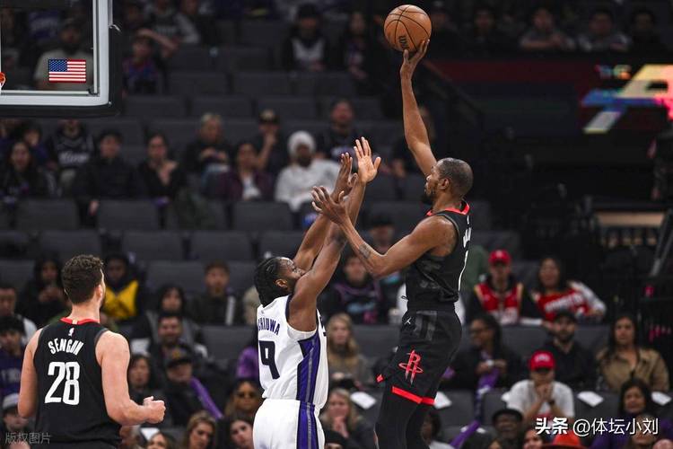 拉锯战！火箭领先8分拒绝反超：申京12中2迷失，小史密斯爆发