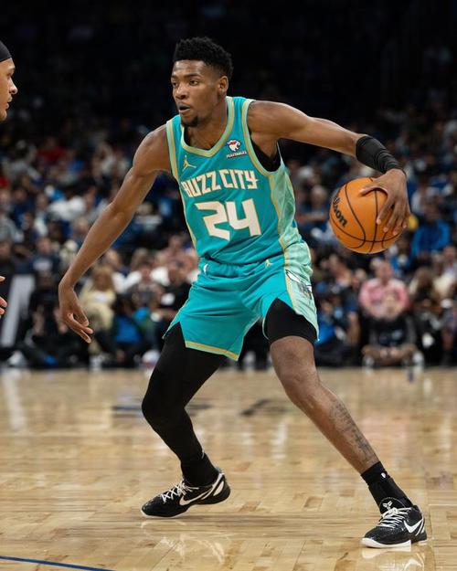 26分8板2助1断1帽！米勒打爆文班，哈珀不输克神，黄蜂豪取6连胜