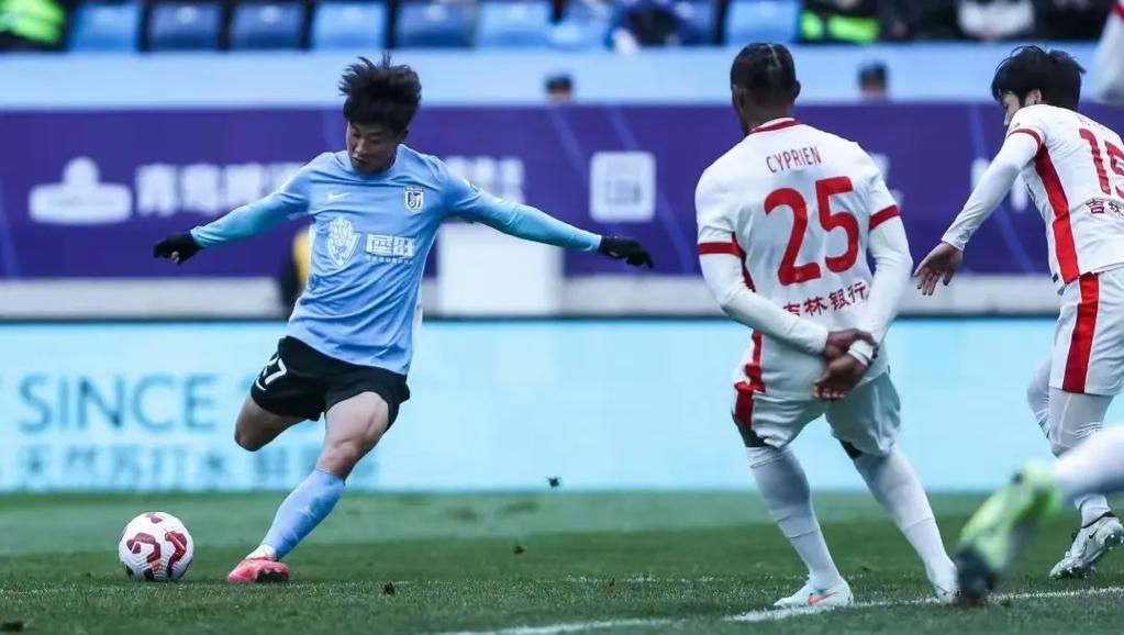 杨铭锐没去迪拜，大连给斯坦丘1.5+1合同双赢补强没结束有2内援