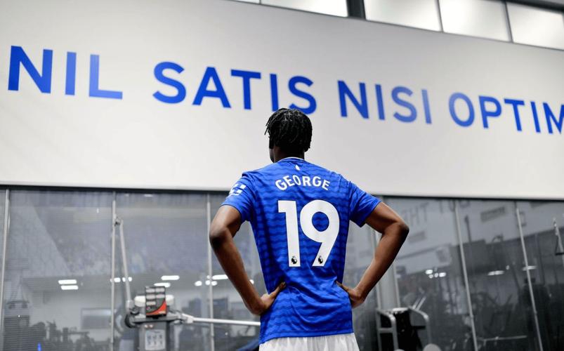 莫耶斯：目前埃弗顿正就租借乔治进行谈判，不能保证一定完成