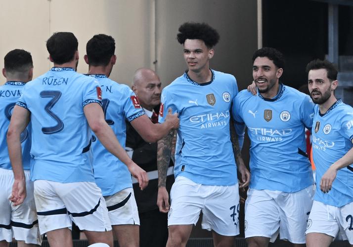 内维尔：切尔西在很长时间里表现得像婴儿，但突然就苏醒了