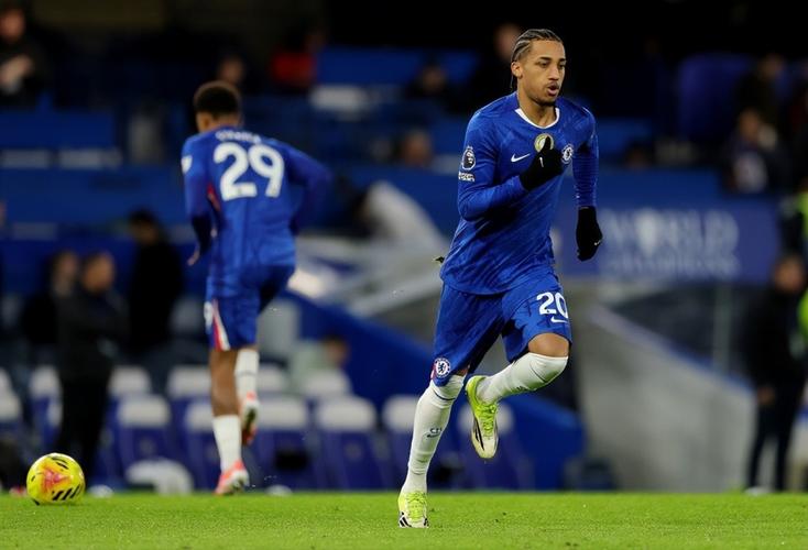 32！恩佐补时绝杀+罗塞尼尔自我救赎，切尔西让二追三，反超曼联