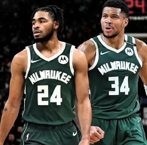 卡梅隆托马斯与德安吉洛拉塞尔双双入围雄鹿观察名单_NBA直播