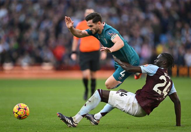 【英超】马杜埃凯助攻+造乌龙阿森纳4比0利兹联