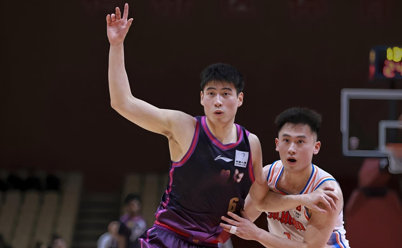 山西男篮酿31分惨败，莫兰德化身护框狂魔，程帅澎10中0状态低迷