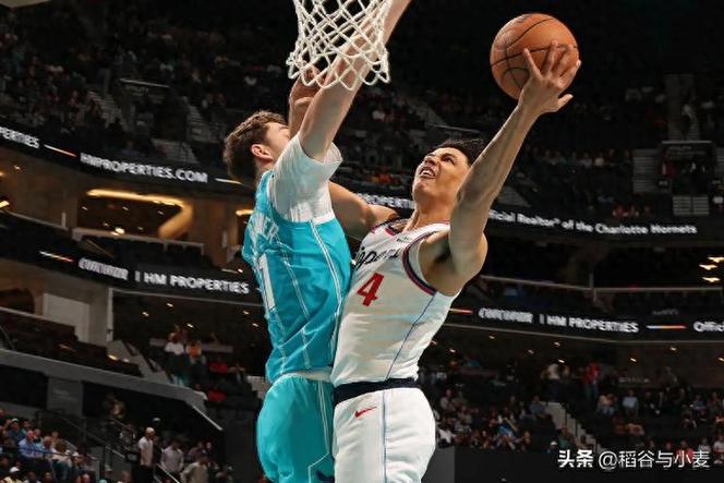 末节连拿8分！快船锋线新秀其实是有能力承担起更多责任的