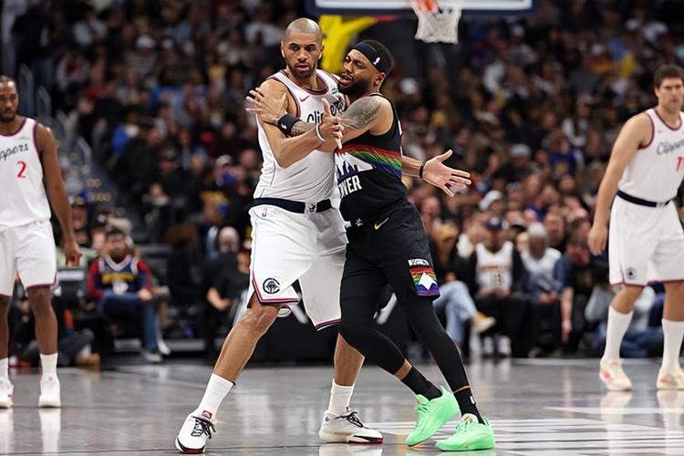 下滑太明显了！快船真的没必要继续让锋线老将出现在轮换阵容中