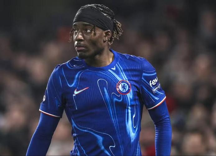 记者：萨卡赛前热身受伤，马杜埃凯将顶替他首发