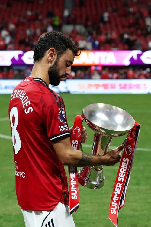 20张图纪念加盟曼联6年，B费：这六年的旅途真的很棒