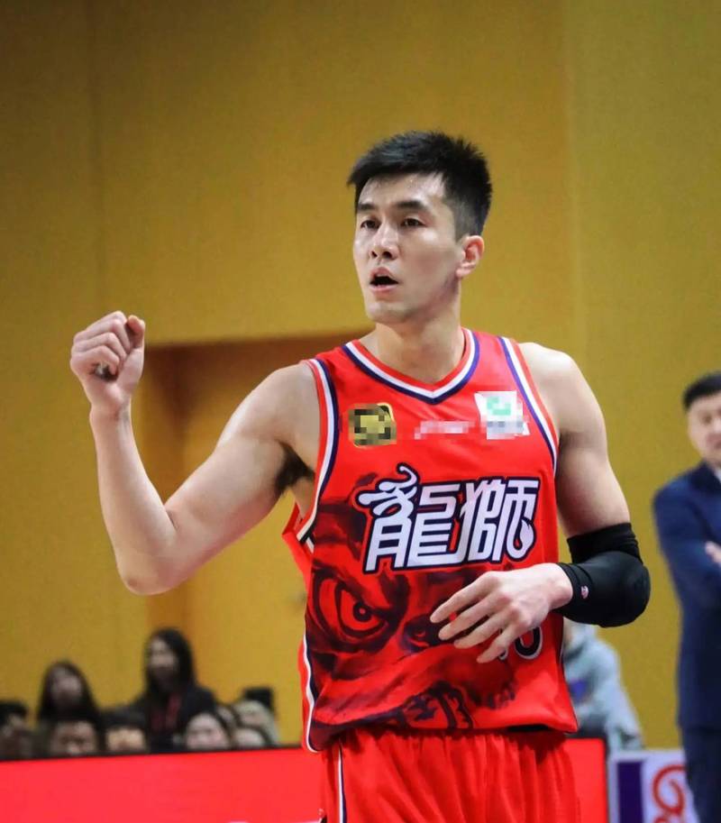 郭艾伦单场得分创赛季新低：有人慢慢退场，有人加速闪亮