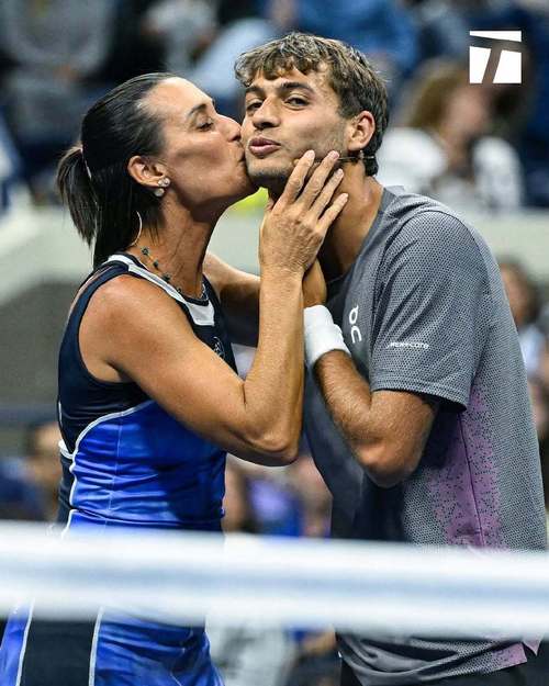 詹姆斯谈热爱挑战高尔夫球场上的宁静令人着迷_NBA直播