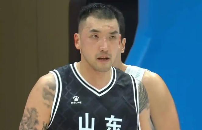 山东男篮逆转广州，陶汉林16+8完胜徐昕高诗岩14+7故意罚球不进