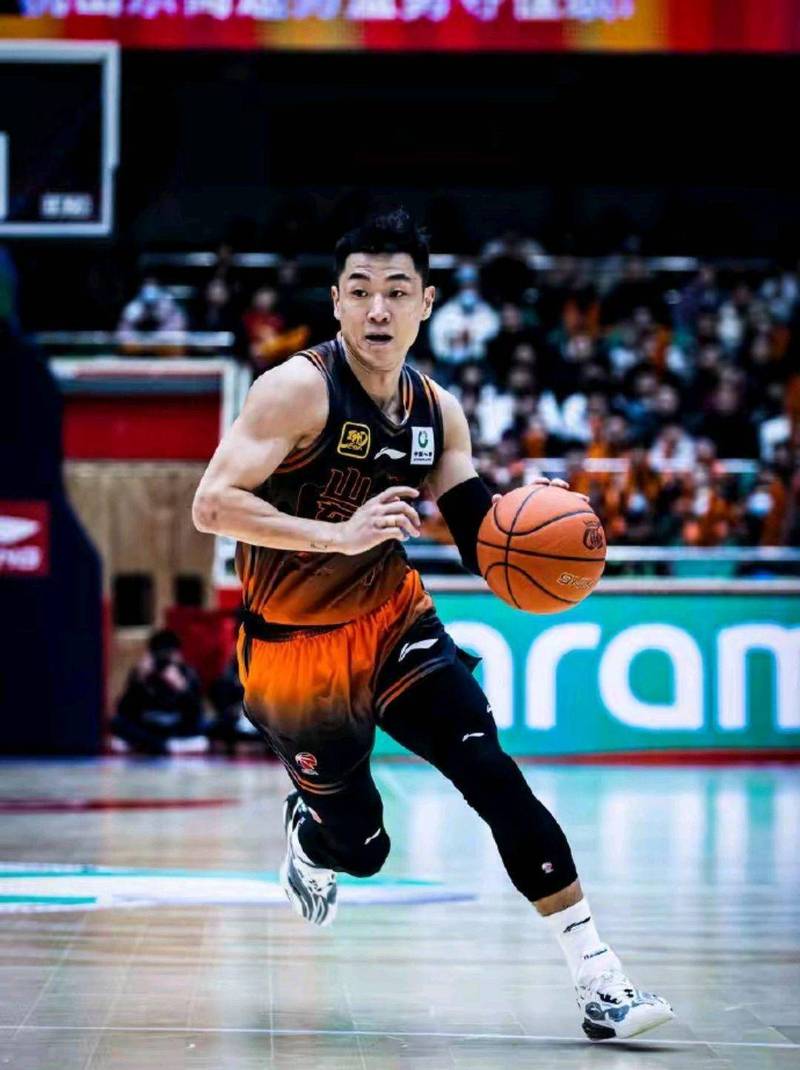 3分险胜，杀进前4！山东男篮险遭爆冷，拯救邱彪：高诗岩+陶汉林