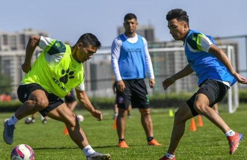 广厦6858力克浙江，胡金秋15分，塔克18+5，刘泽一7+15