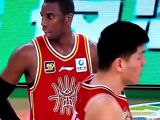 地板渗水延迟1小时！法耶悠闲躺，山西单节39分，迪亚洛暴砍21分