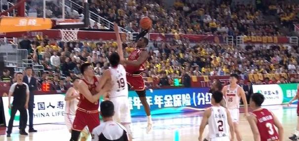 尴尬！CBA山西vs吉林因地暖漏水延迟一小时现场有球迷喊退票