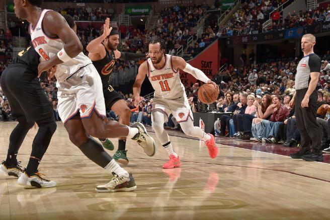 布伦森26分夏普26+3尼克斯大胜开拓者豪取五连胜