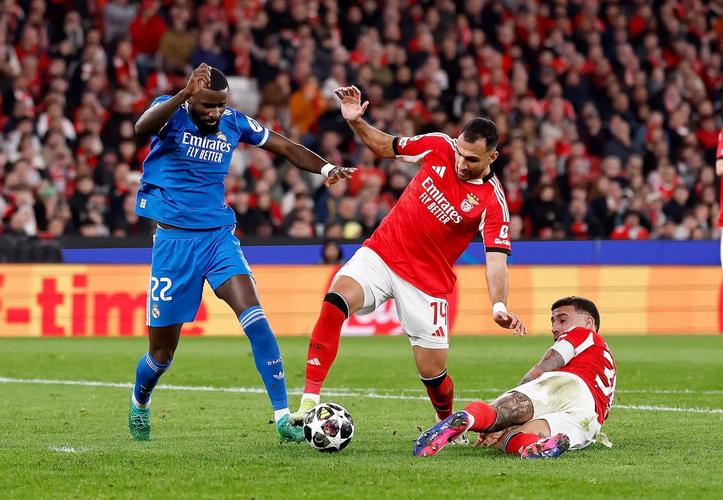 阿斯：皇马右边路位置竞争激烈，赛季过半目前暂无固定主力