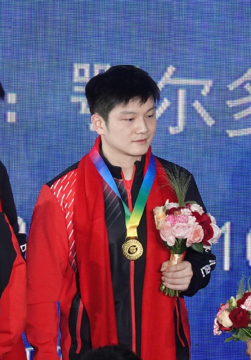 19岁留洋边卫王皓文加盟重庆铜梁龙，中超球队成他再追梦的起点